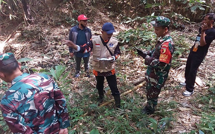 Danramil 0801/05 Nawangan Bersama Forkopimca Temukan Sumber Mata Air