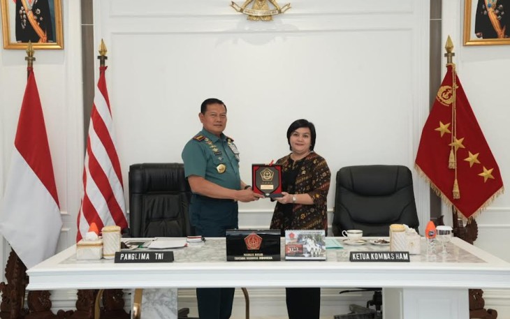 Panglima TNI Laksamana TNI Yudo Margono, S.E., M.M., dan Ketua Komisi Nasional Hak Asasi Manusia Dr. Atnike Nova Sigiro di Mabes TNI, Cilangkap, Jakarta Timur pada Kamis (14/9/2023).