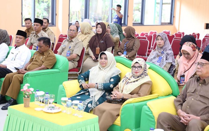 Walikota Tanjung Pinang  Hj .Rahma.S.IP.MM saat Tinjau Hasil Renovasi Aula MAN Tanjungpinang.