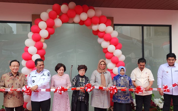 Gubernur Ansar saat potong pita Resmikan Gedung Perkumpulan Teo Chew Tanjungpinang 