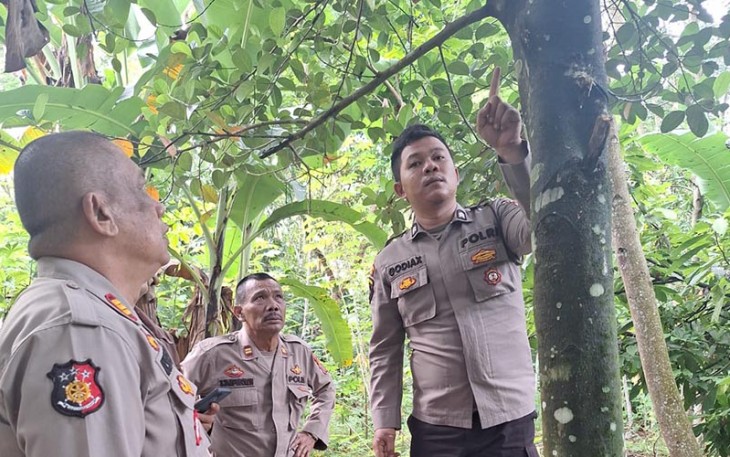 Polisi saat tunjukan TKP
