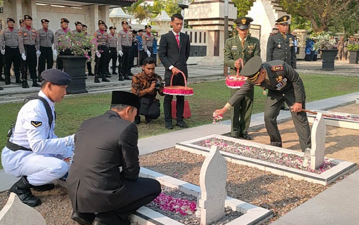 Dandim 0801/Pacitan Pimpin Ziarah Nasional dan Prosesi Tabur Bunga