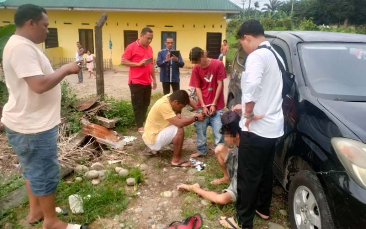 Kasat Resnarkoba Polres Pasaman Barat AKP Eri Yanto, berhasil meringkus kedua pelaku dipinggir jalan umum Jorong Batang Lapu Nagari Parit, Kecamatan Koto Balingka Kabupaten Pasaman Barat, Senin (20/11/2023) sekitar pukul 17.45 Wib.