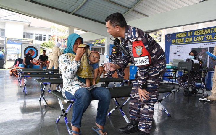 Satgas SAR Kolinlamil Berhasil Selamatkan Korban Kapal Nyaris Tenggelam