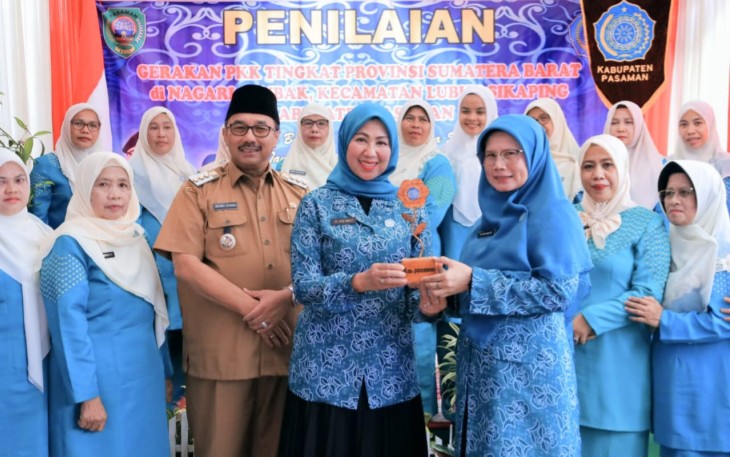 Penyambutan Tim Penilai lomba gerak PKK Tingkat Sumatera Barat, Senin (29/5)