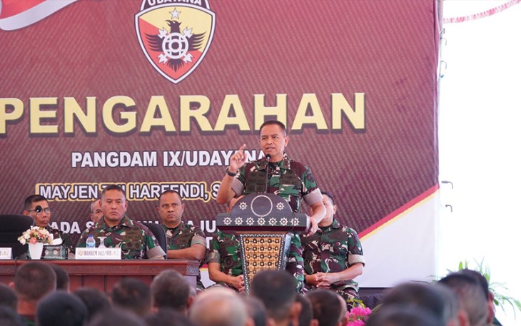 Pangdam IX/Udayana saat beri pengarahan prajurit