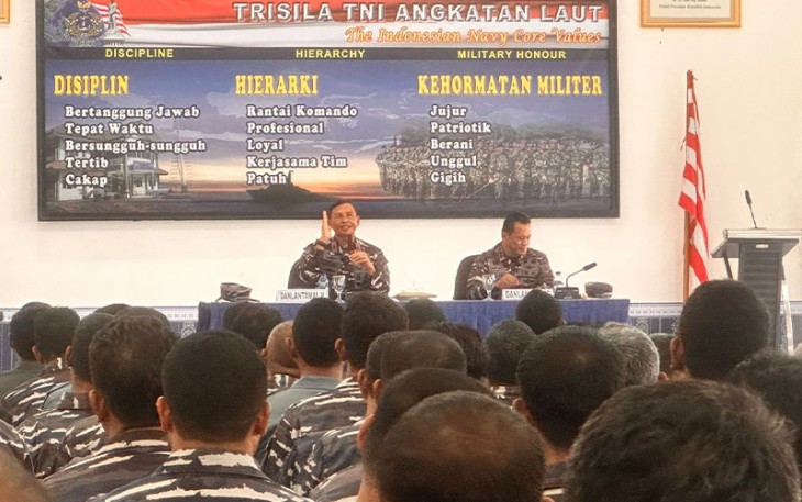 Danlantamal V saat tatap muka Bersama Prajurit dan PNS Lanal Semarang
