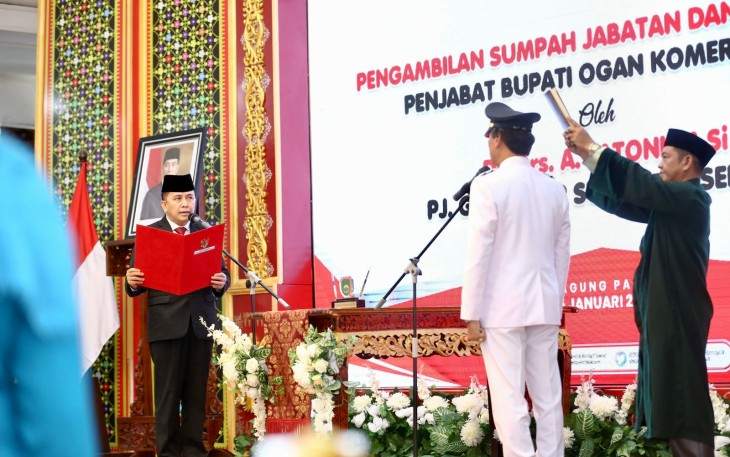  Penjabat (Pj) Gubernur Sumatera Selatan (Sumsel) Agus Fatoni secara resmi melantik Sekretaris Daerah (Sekda) Kabupaten Ogan Komering Ilir (OKI) Ir. Asmar Wijaya sebagai Pj Bupati OKI pasca habisnya masa jabatan Dja’far Shodiq sisa masa jabatan tahun 2019-2024 per 15 Januari 2024