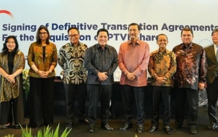 Foto Bersama usai penandatanganan serangkaian perjanjian definitif dalam rangka divestasi saham kepemilikan asing PT Vale Indonesia Tbk (INCO) di Jakarta, Senin (26/2/24).