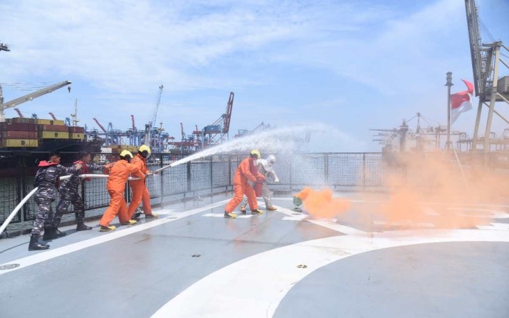 Satlinlamil 1 saat Latihan Penyelamatan Kapal Terpadu
