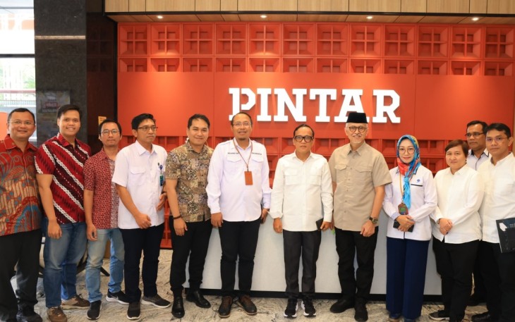 Wamenaker Immanuel Ebenezer Gerungan saat foto bersama di PINTAR Campus Jakarta 