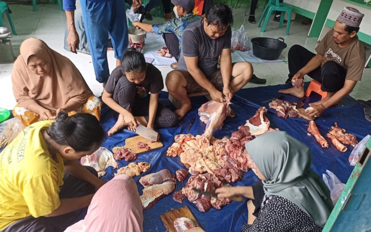 DPC PKB Indramayu Turut Merayakan Hari Raya Idul Adha 1455 Qurban 5 Sapi