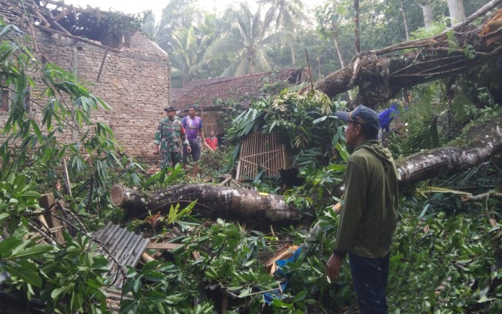 Solidaritas Tiga Pilar Desa Senden Menyinari Desa Pasca Bencana