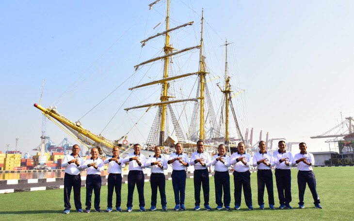 Panglima Kolinlamil Kunjungi KRI Dewaruci 