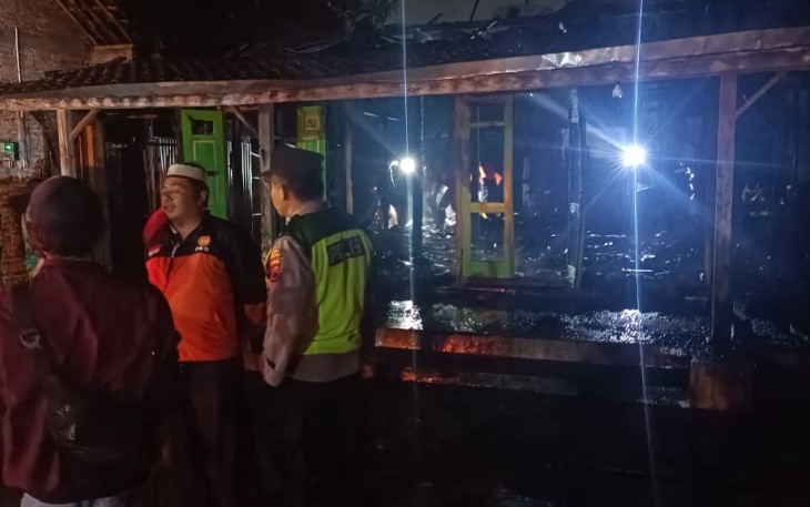 Kebakaran Rumah Ludes Terbakar