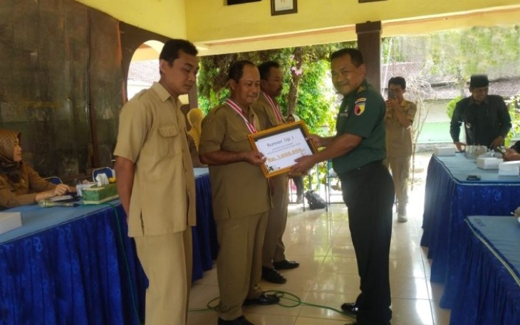 Bati Tuud Koramil 0806/02 Pogalan saat Hadiri Apel Bersama Perangkat Desa