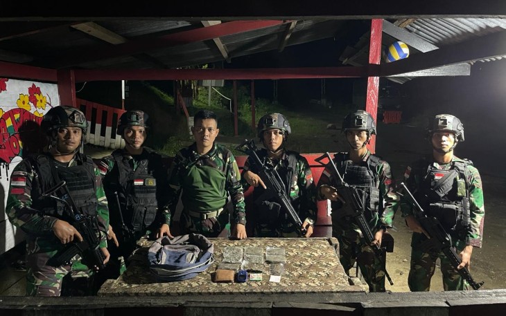 Satgas Yonif 122/TS saat Gagalkan Penyeludupan 500 Gram Ganja di Jalur Perlintasan Jayapura-Wamena