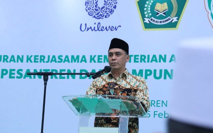 Wamenag saat memberi sambutan di Pesantren As-Shiddiqiyah, Jakarta pada Kamis (15/2/24)