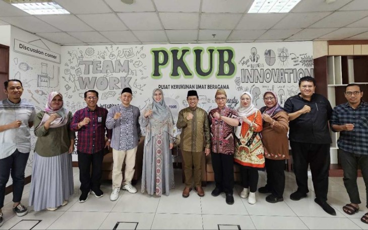 Kepala PKUB Adib bersama Oki Setiana Dewi dan tim di Jakarta, Jum'at (13/9)