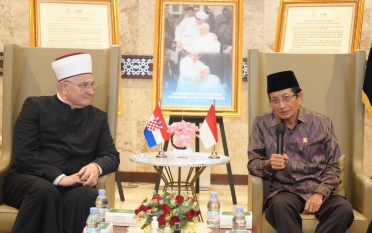 Menteri Agama Nasaruddin Umar dan Mufti Aziz ef. Hasanovic, di Masjid Istiqlal Jakarta, Senin (18/11)