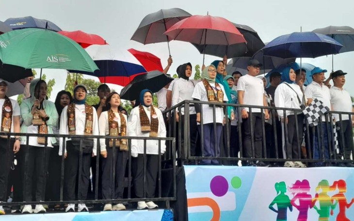Kegiatan Fun Run dan Fan Walk di Lapangan Monas, Jakarta, Minggu (8/12)