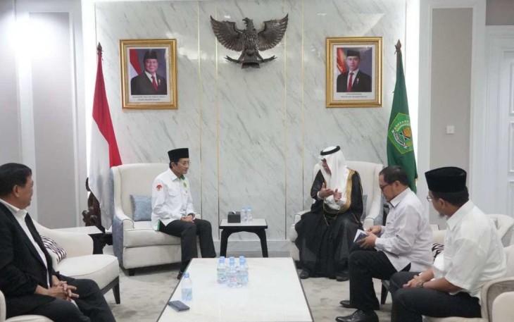 Menag Nasaruddin Umar menerima kedatangan Direktur Rabithah ‘Alam Islami untuk Indonesia Syeikh Abdulrahman Amin Al-khayyath, di Kantor Kemenag, Senin (9/12/2024)