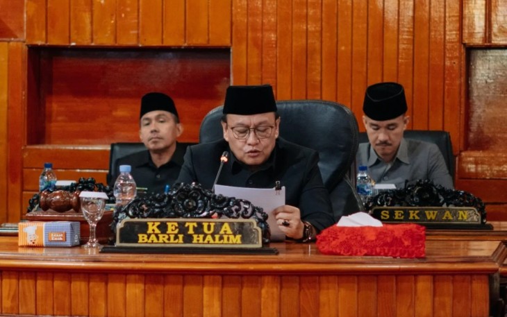 Rapat Paripurna Pengambilan Keputusan Bersama Bupati dan DPRD Terhadap Tiga Raperda