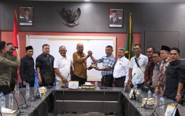 Wakil Ketua II DPRD Kota Batam Muhammad Yunus Muda menerima kunjungan kerja puluhan anggota DPRD Aceh Timur