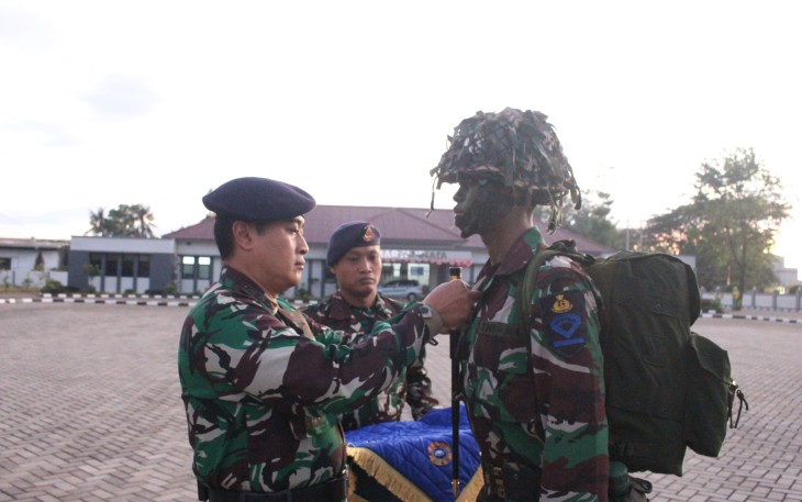 Dansatdik 2 Kodiklatal Sematkan Brevet Angkutan Kepada Siswa Kejuruan Angkutan