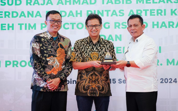 Menkes Budi G Sadikin Didampingi Gubernur Ansar Melaunching Operasi Bypass dan Neurointervensi di RSUD RAT