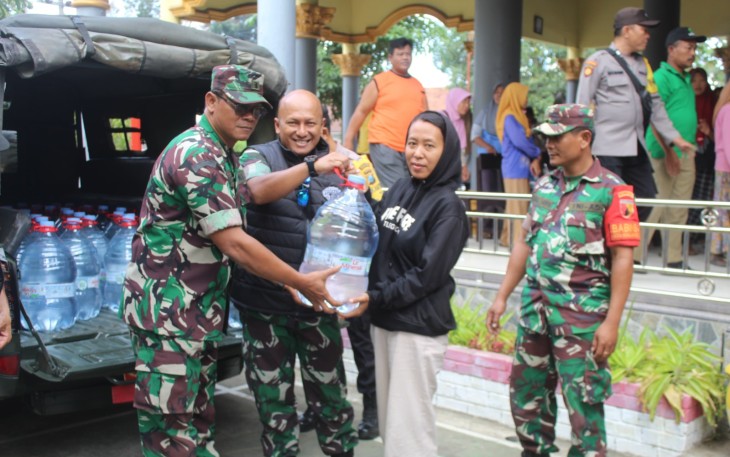 Kodim 0806/Trenggalek Kirimkan Serbuan Air Bersih