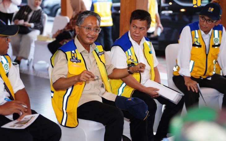 Menteri Pekerjaan Umum Dody Hanggodo saat meninjau Daerah Irigasi Karangtalun di Magelang, Sabtu (16/11/! 2024)