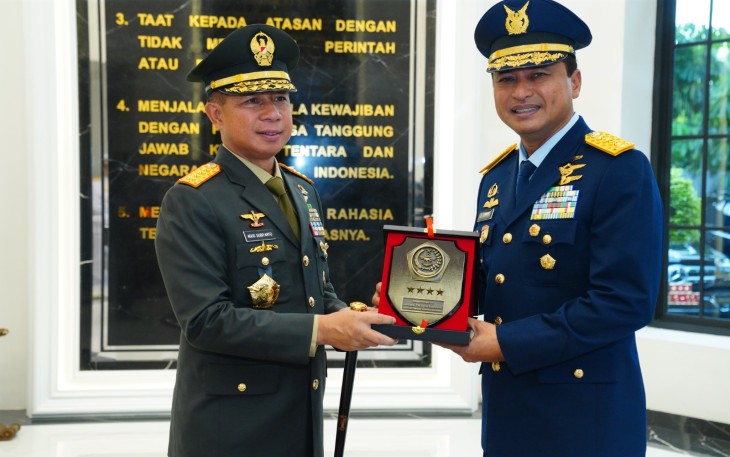 Panglima TNI Jenderal TNI Agus Subiyanto, S.E., M.Si, memimpin Upacara penyerahan tugas, wewenang dan tanggung jawab Jabatan Panglima Komando Gabungan Wilayah Pertahanan II (Pangkogabwilhan II), bertempat di Subden Mabes TNI, Jl. Medan Merdeka Barat, Jakarta Pusat, Jum’at (05/04/2024)