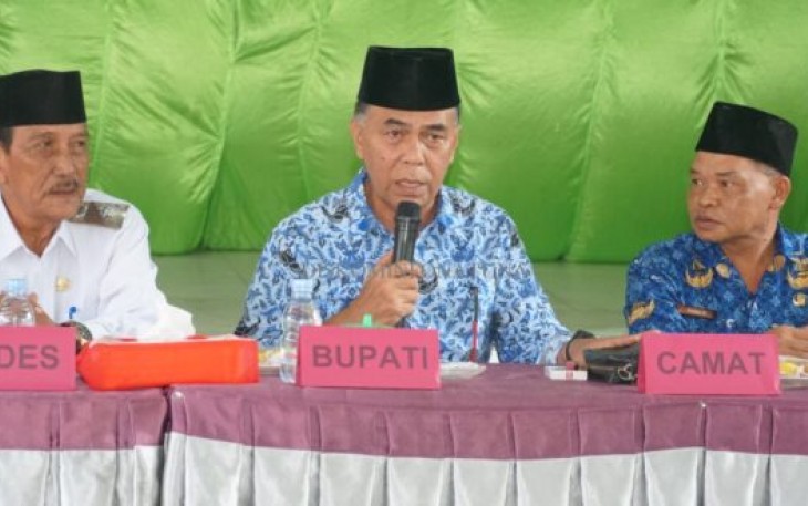 Bupati Natuna Sambangi Desa Ceruk dalam rangka ramah tamah bersama masyarakat, sekaligus meninjau musyawarah Desa ceruk, yang digelar di Kantor Desa Ceruk Kecamatan Bunguran Timur Laut Kabupaten Natuna, Rabu 17 Januari 2024