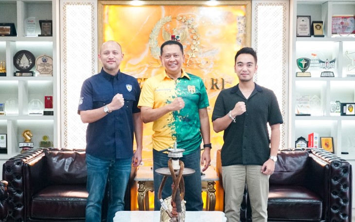 Ketua MPR RI sekaligus Ketua Umum Ikatan Motor Indonesia (IMI) dan Wakil Ketua Umum Partai Golkar Bambang Soesatyo mendukung pembalap touring car Indonesia, Glenn Nirwan, berlaga di ajang balap internasional
