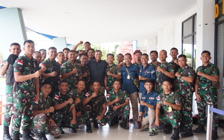 Mendapat jabatan baru sebagai Komandan Satuan Udara (Dansatud) Koarmada Rl, Komandan Pangkalan Udara TNI Angkatan Laut (Danlanudal) Biak, Kolonel Laut (P) Henoch Nasarius Virzawan berpamit kepada seluruh personel Penerbangan TNL AL wilayah Bik dalam Apel Khusus yang digelar di Kanopi Selasar Belakang Mako Lanudal Biak, Jumat (5/1/2024)