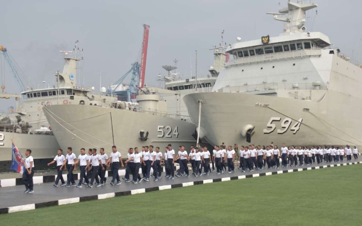 Pangkolinlamil saat Olahraga bersama Prajurit di Lapangan Moeljono Silam, Mako Kolinlamil, Tanjung Priok, Jakarta Utara, Jumat (16/2).