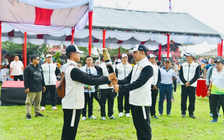 Pj Bupati Batu Bara Terima Obor Api PON XXI Aceh-Sumut 2024