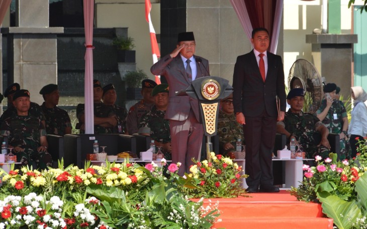 Wamenhan M Herindra Tetapkan 1145 Anggota Komcad Matra Darat Tahun 2024