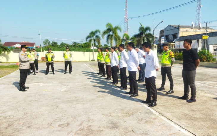 Kapolsek Belitang III Pimpin Apel Pagi Diikuti Seluruh Personel