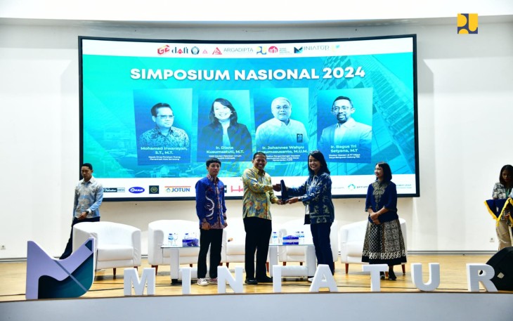 Wakil Menteri Pekerjaan Umum Diana Kusumastuti pada acara Simposium Smart Vertical Housing di Universitas Diponegoro (Undip) Semarang, Jawa Tengah, Sabtu (9/11/2024)