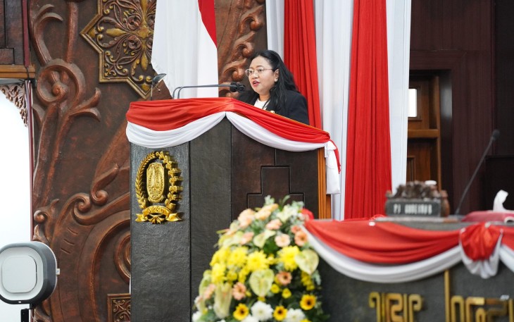 Sementara Juru Bicara Fraksi PDI-P, Agatha Retnosari