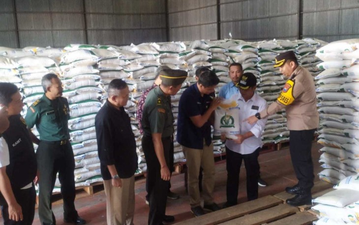 Forkopimda Kabupaten Madiun saat Cek Harga Beras di Sejumlah Pasar