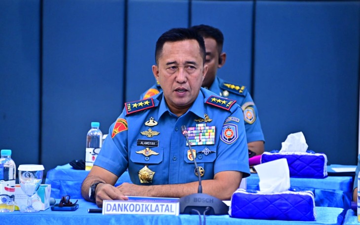 Dankodiklatal saat Laksanakan Rapat Evaluasi Satdik Kodiklatal Bersama Kasal