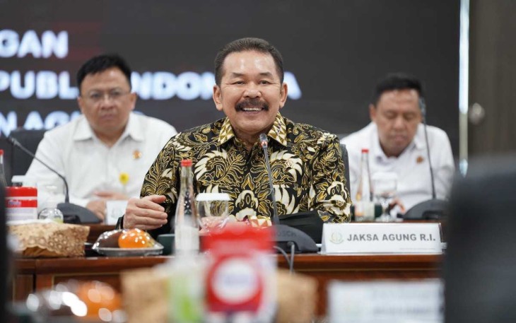 Jaksa Agung ST Burhanuddin saat menerima audiensi Ketua Komisi Kejaksaan RI Prof. Dr. Pujiyono Suwadi beserta jajaran kepengurusan yang baru, dalam rangka peningkatan kerja sama yang telah terjalin, khususnya mengawal transformasi positif di institusi Kejaksaan RI.