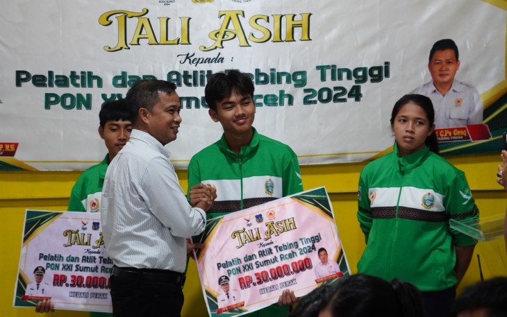 Pj Wako Berikan Tali Asih