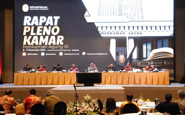 Ketua MA, Prof. Dr. H.Sunarto, S.H., M.H saat memberikan sambutan pada acara penutupan Rapat Pleno Kamar Mahkamah Agung RI Tahun 2024, Selasa,6 November 2024 di Hotel Intercontinental Bandung