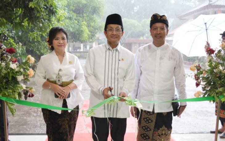 Menteri Agama Nasaruddin Umar meresmikan 12 gedung yang dibangun dengan skema pembiayaan Surat Berharga Syariah Negara (SBSN) Tahun 2024 di lingkungan Kanwil Kementerian Agama Provinsi Bali. Peresmian dilakukan di gedung Kantor Wilayah (Kanwil) Kemenag Bali