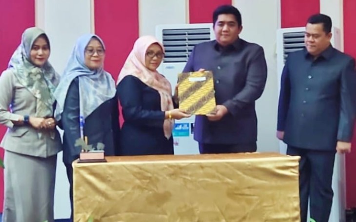 Rapat paripurna Terkait Bapelitbang Menjadi Bapperida