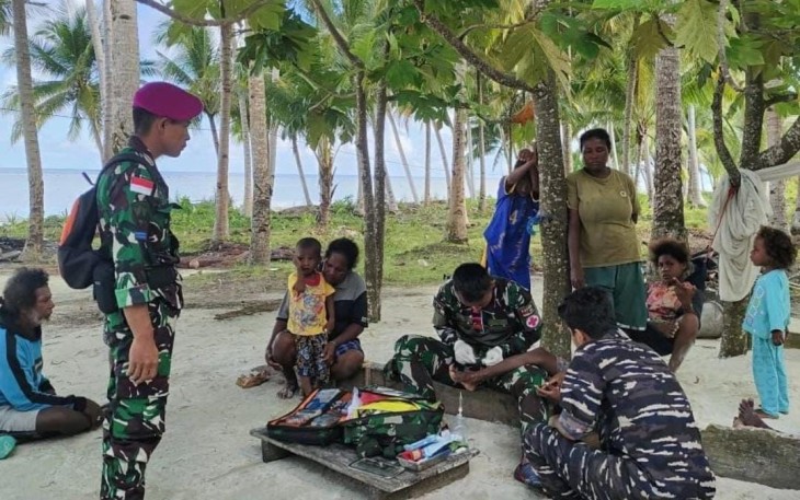 Prajurit TNI AL Laksanakan Patroli 